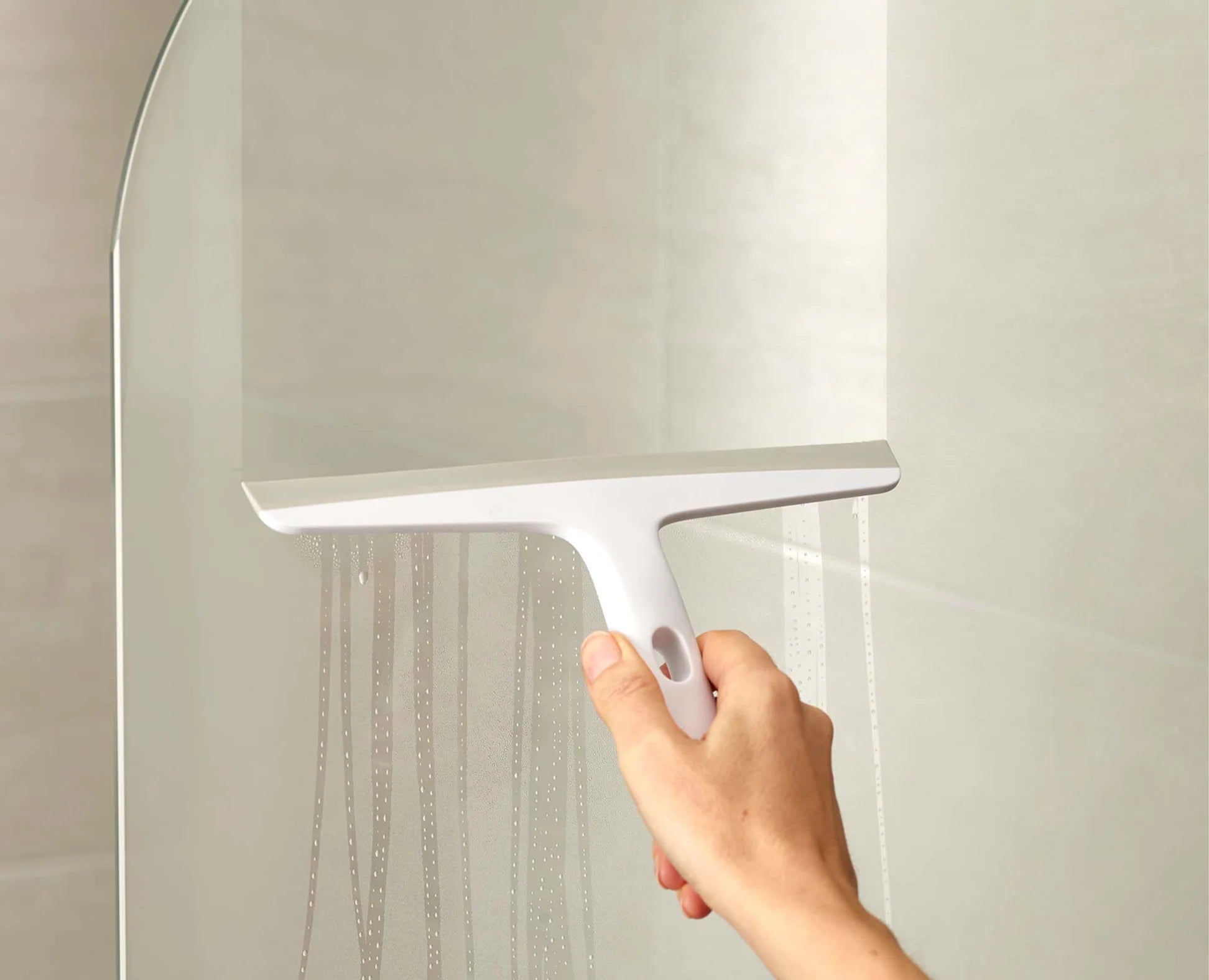EasyStore™ Raschietto per doccia grigio chiaro con gancio per riporlo