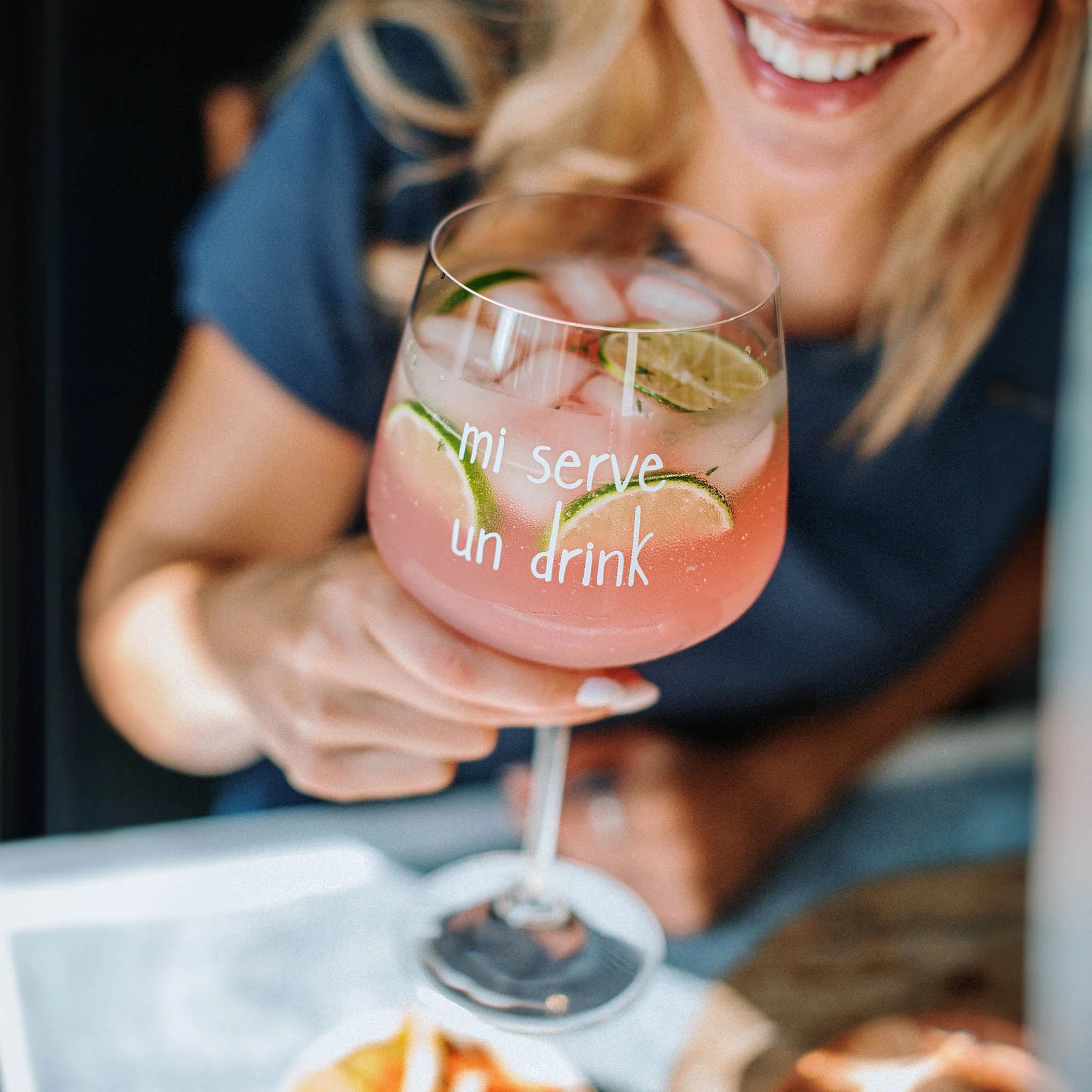 Set 2 calici cocktail "Mi serve un drink" - 82cl
