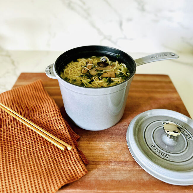 Casseruola con manico - 18 cm, ghisa, Nero opaco