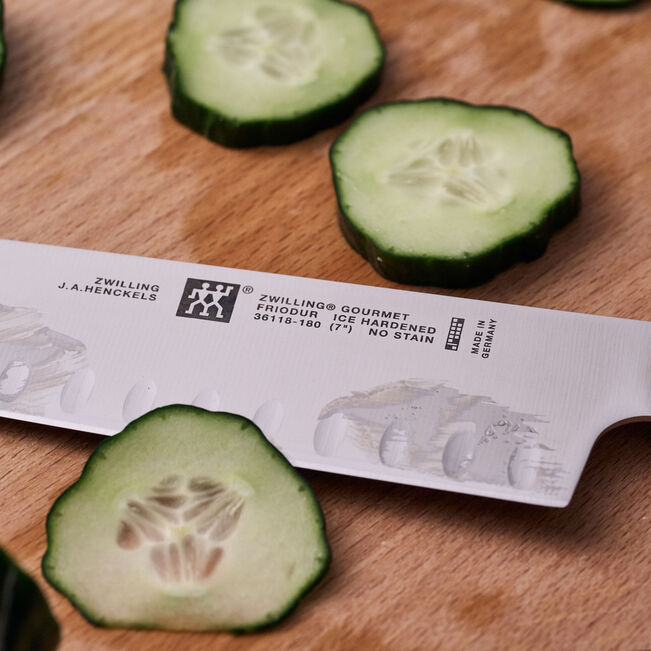 GOURMET Coltello Santoku alveolato - 18 cm