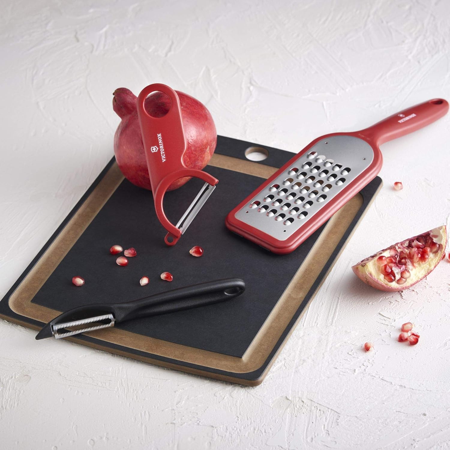 Sbucciatore UNIVERSALE seghettato, doppio taglio, impugnatura ergonomica / Nero