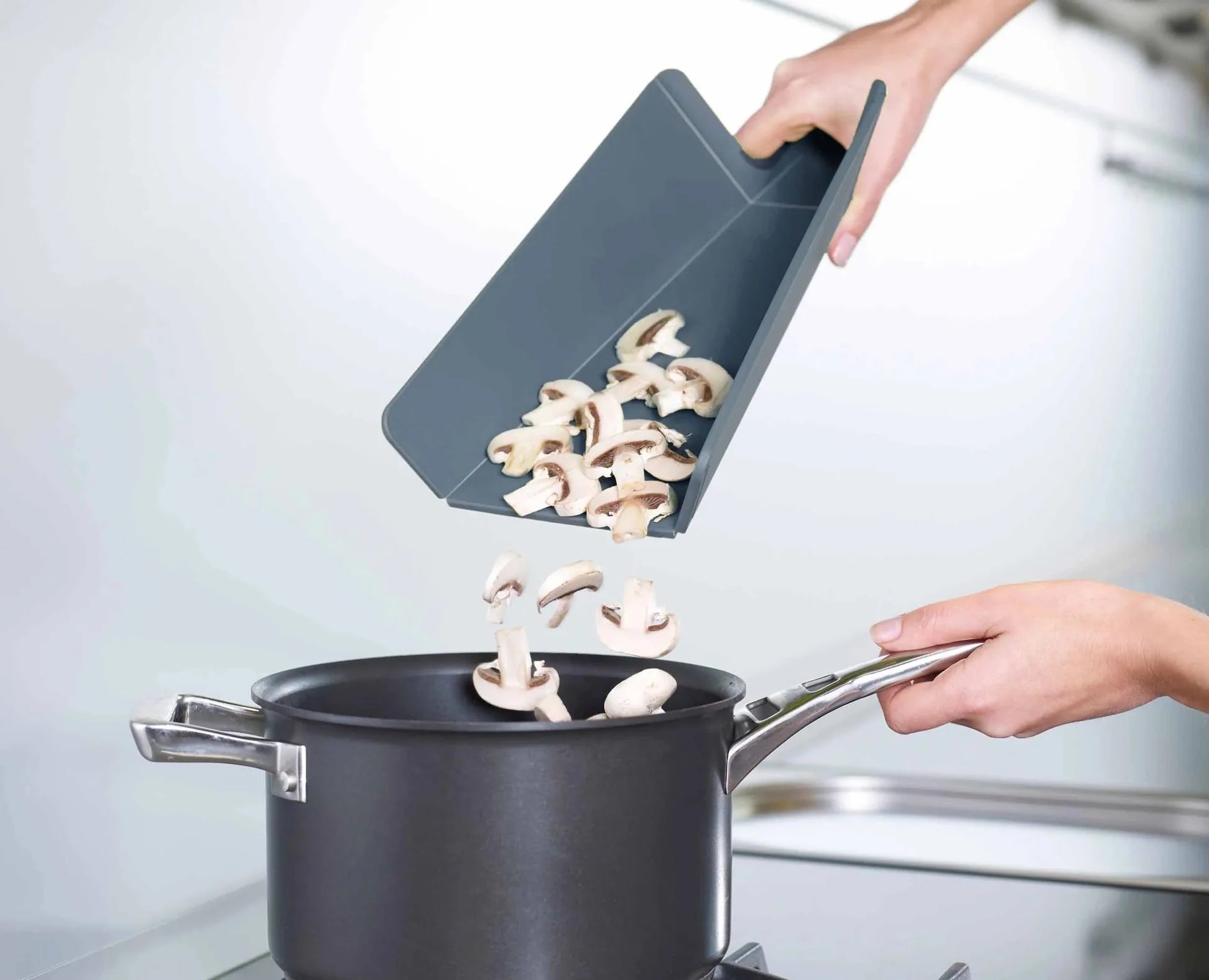 Set di 2 taglieri blu Chop2Pot™ Plus