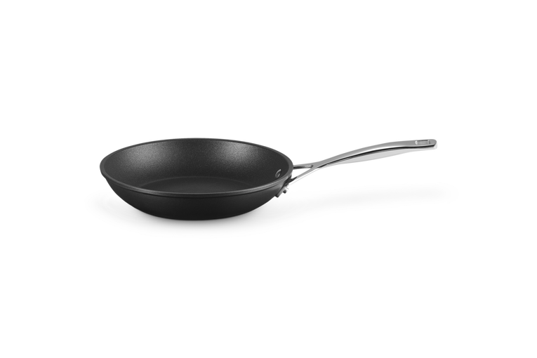 Le Creuset, Padella Bassa in Alluminio Antiaderente, Ø 22 cm, Colore Nero