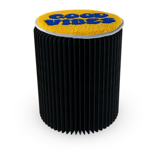 Sgabello pieghevole in carta con cuscino / Good vibes