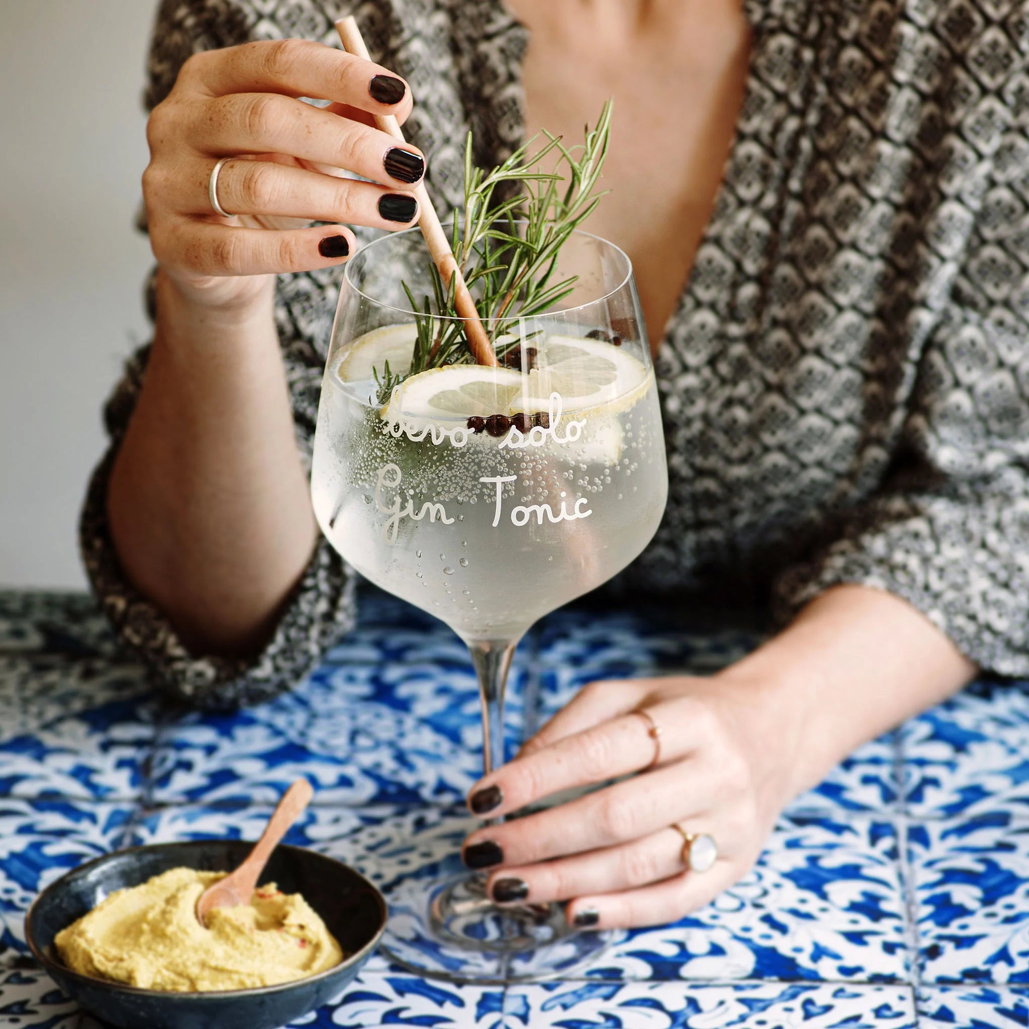 SET 2 calici cocktail "Bevo solo gin tonic" 82 CL