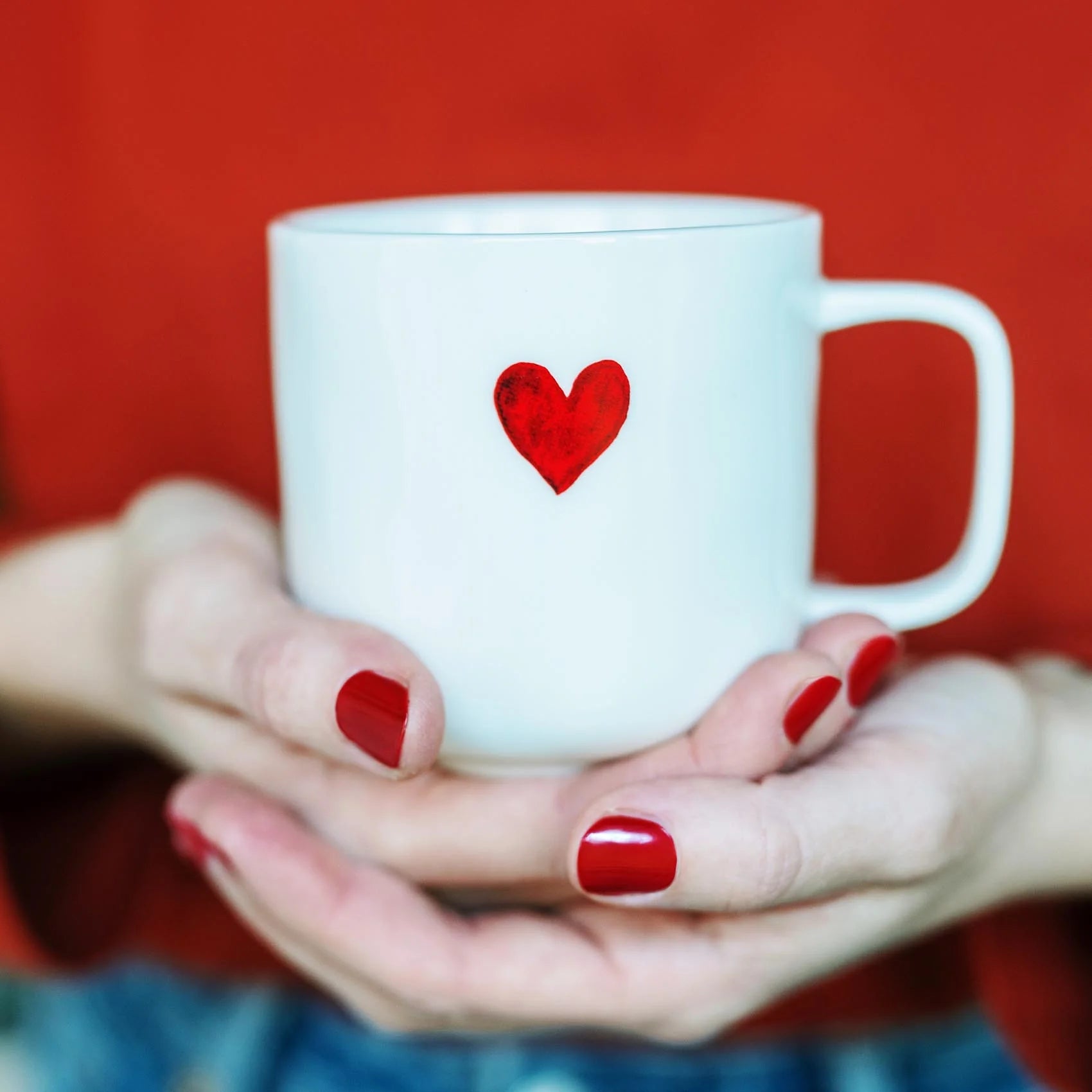 Mug bianca in porcellana - Cuore rosso