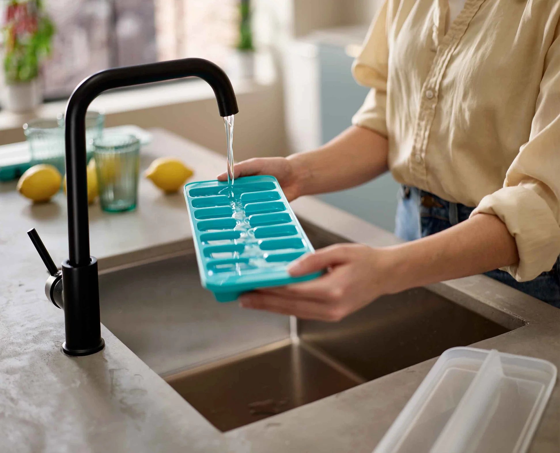 Flow™ Vaschetta per cubetti di ghiaccio blu facile da riempire