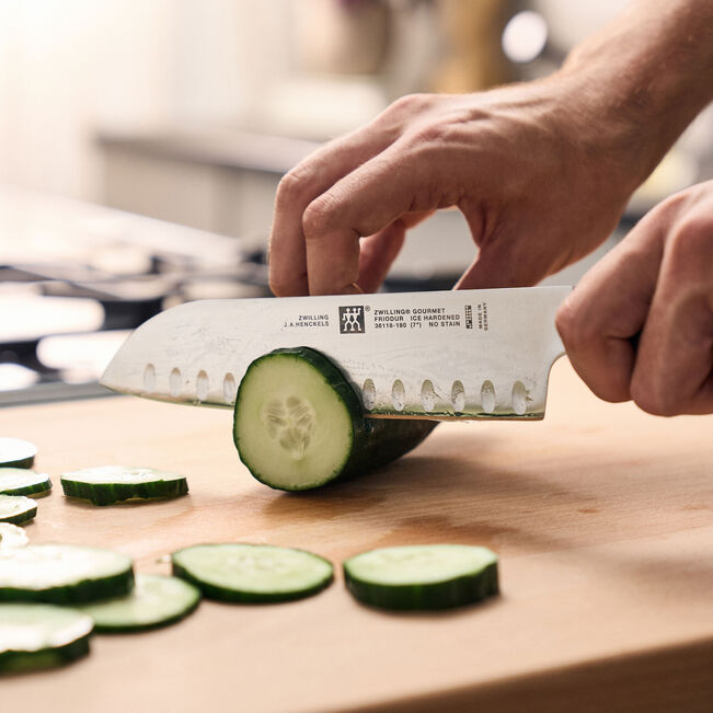 GOURMET Coltello Santoku alveolato - 18 cm