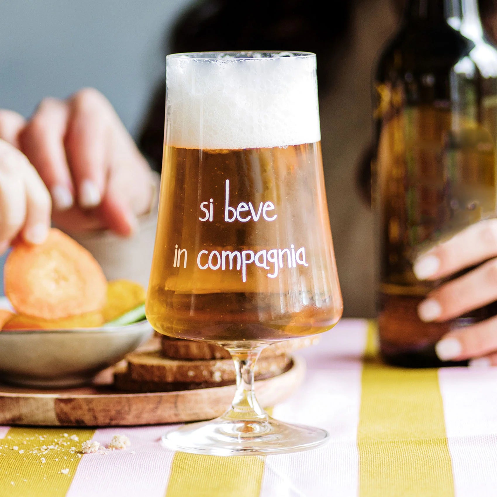 Set in Vetro 2 Bicchieri birra " Si beve in compagnia " - 55cl