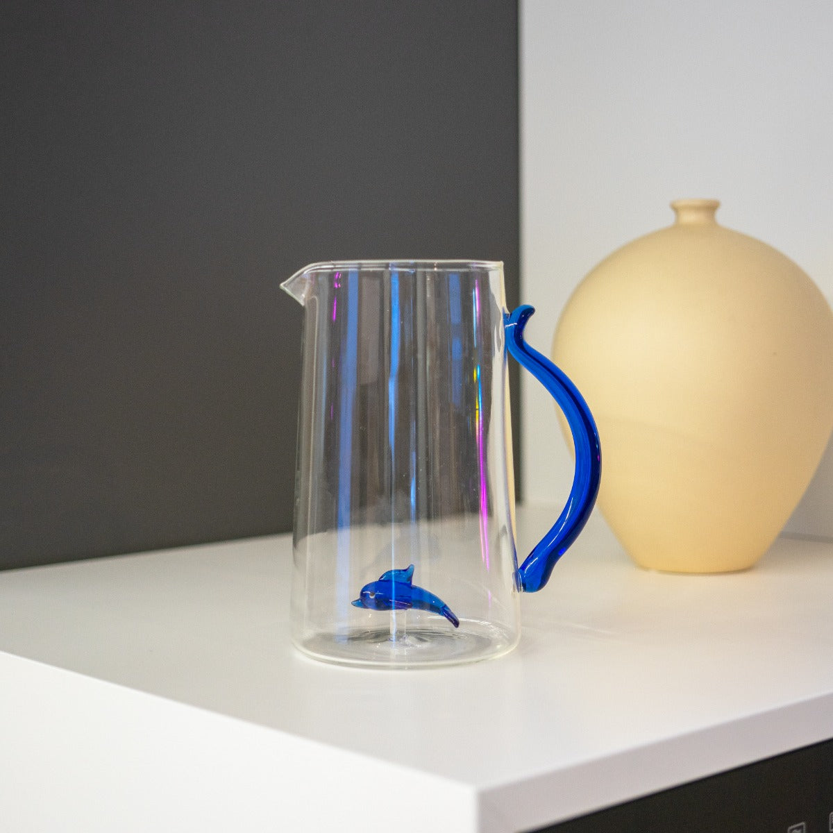 Caraffa in vetro borosilicato - 1,2L / Decoro Delfino