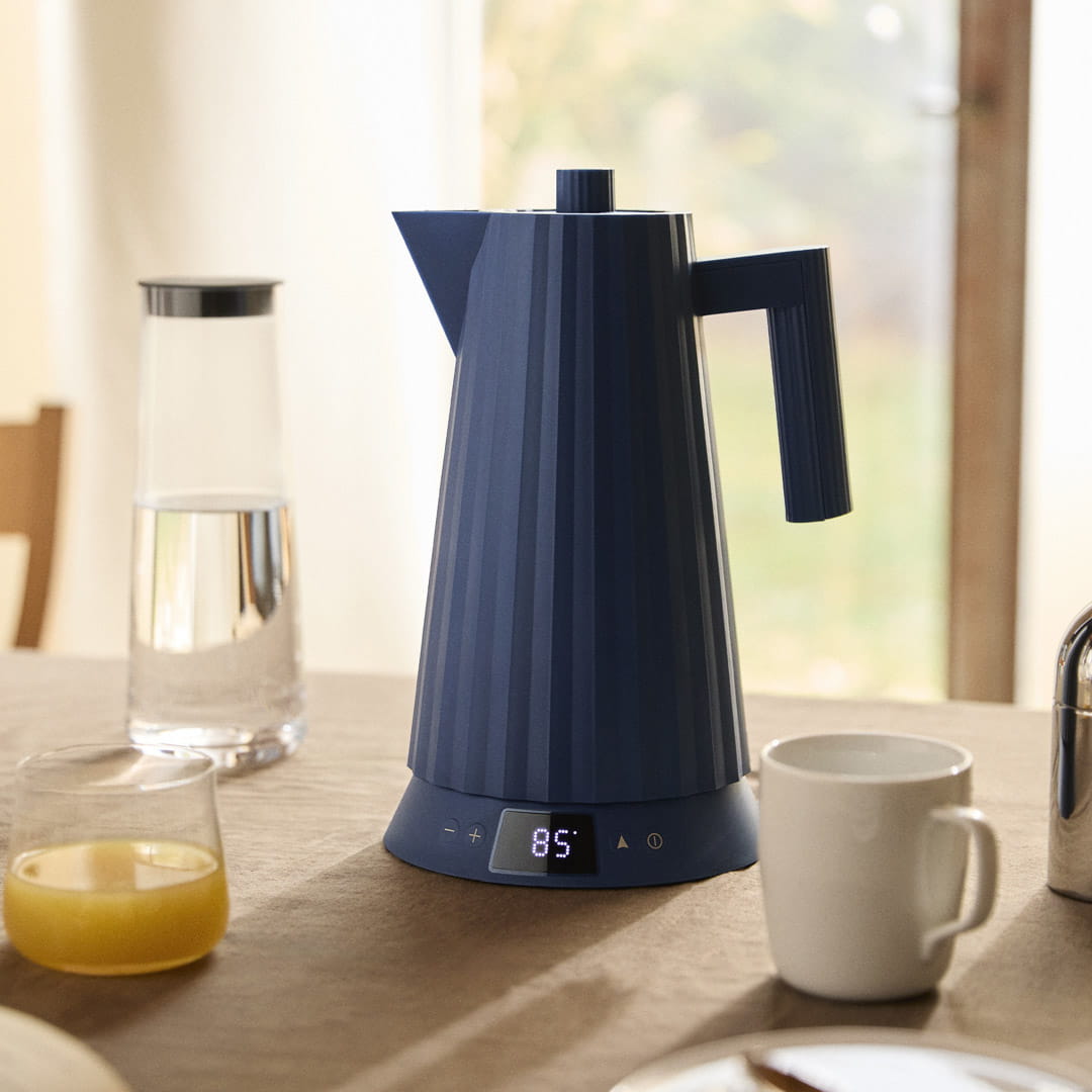 Alessi - Plissè bollitore elettrico spina europea colore blu