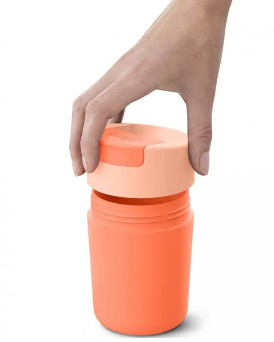 Tazza da viaggio color corallo Sipp™ con coperchio igienico 340 ml